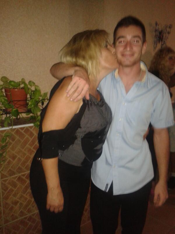 papodespegando's tweet photo. Mi nueva novia jaja http://t.co/47ZQqbvNQ7