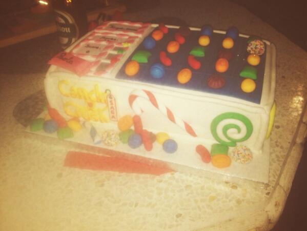 Paepa82's tweet photo. Que te regalen esta tarta por tu cumple no tiene precio!! Mil gracias a mis amores!!! http://t.co/zRFn6remoR