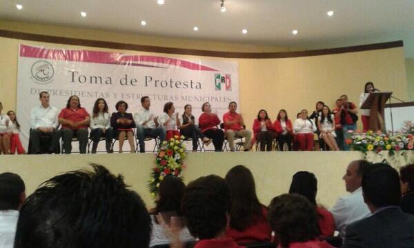 PRI_Corregidora's tweet photo. Toma de protesta @ONMPRIQueretaro http://t.co/k7mPWbshZF