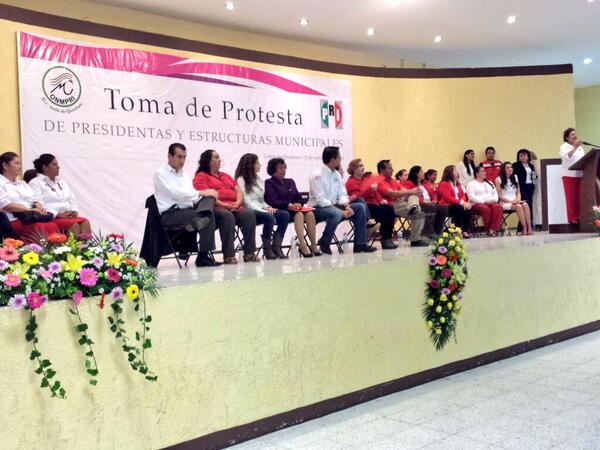 BocanegraAlex's tweet photo. Es tiempo de las mujeres, pilar fundamental de la familia, de la sociedad y de nuestro partido @ONMPRIQueretaro http://t.co/WucvOeShhi