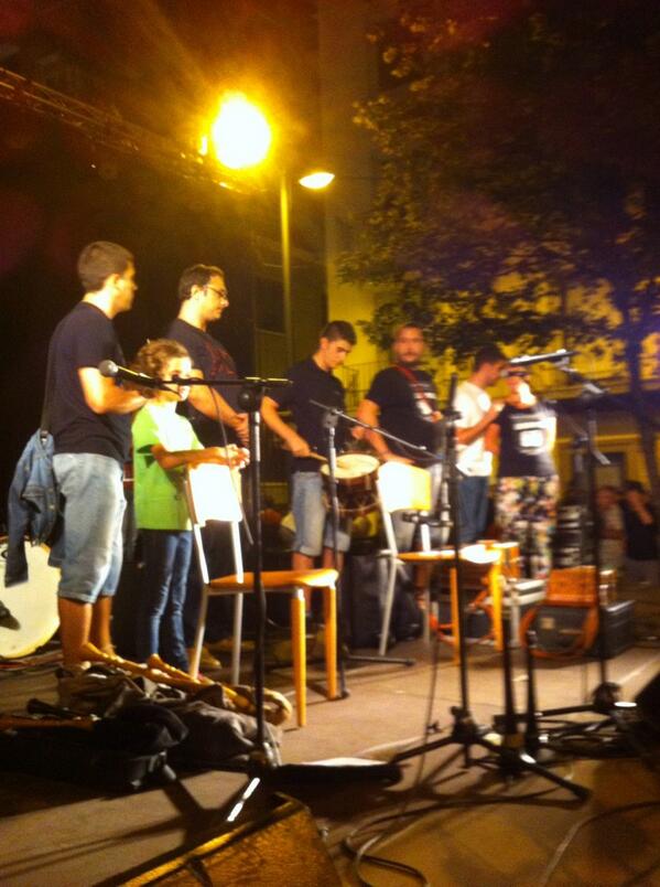 infoSafor's tweet photo. La Colla El Rebrot homenatja el dolçainer Miquel Ruiz al Correllengua de Gandia amb una alba @casalsafor http://t.co/zqsj1DUGT0
