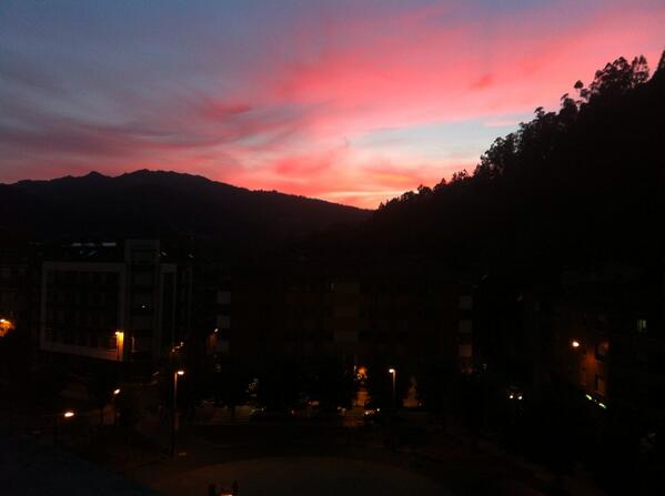 AndreaCoya's tweet photo. En el balcón de mi casa, totalmente hipnotizada viendo esto! http://t.co/bdy0V54aX6
