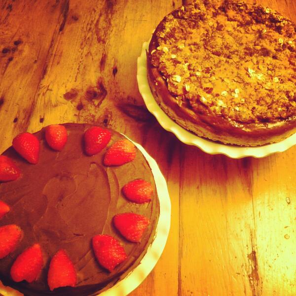 serendipitygf's tweet photo. Chocolate Fudge cake topped with strawberries, and Apple Struesel cheesecake #dinnerpartyeats http://t.co/Q1hqbpRT37