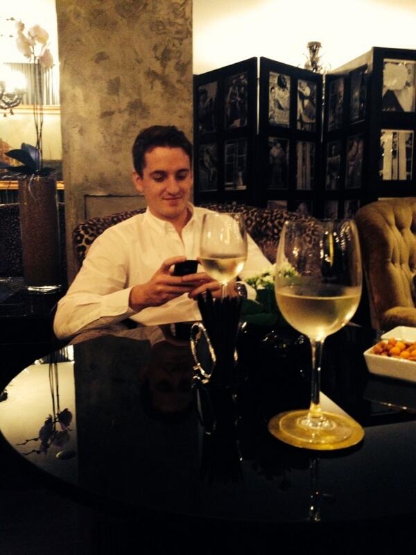 Rbennie's tweet photo. @abennie22 enjoying a nice drop of white pre concert at the Albert Hall. #whatalife #wantstobeonMIC http://t.co/FQbDk4pkwJ