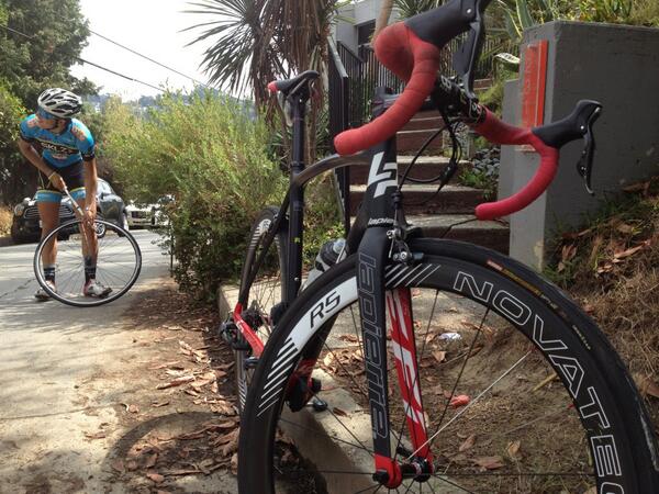 JoeBinatena's tweet photo. Some urban cross enroute to the Hollywood sign. @DiegoBinatena @LapierreNA @NovatecUSA @TheBikeCompany http://t.co/LaBSTuFboq