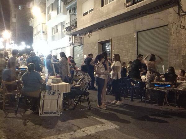 AchavoFogueres's tweet photo. Así está en estos momentos el 1er Certamen de paellas de la Foguera @Hsantaisabel #Fogueres #Hogueras http://t.co/0ExF3EONr7