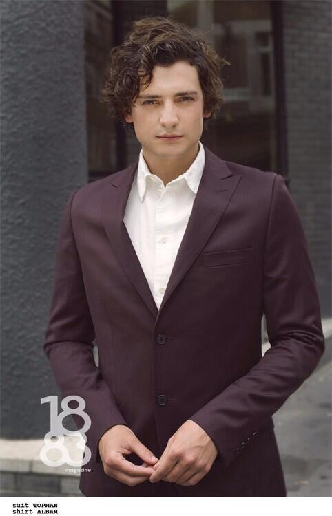 aneurinking's tweet photo. @aneurinBarnard :) http://t.co/Q3VIQ8GV8S