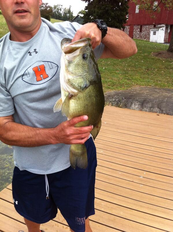 Fishingjunkie44's tweet photo. @BassFishnTips Pulled in this 11 pounder right before it was about to rain. #fishofalifetime http://t.co/HPjMt5gD4X