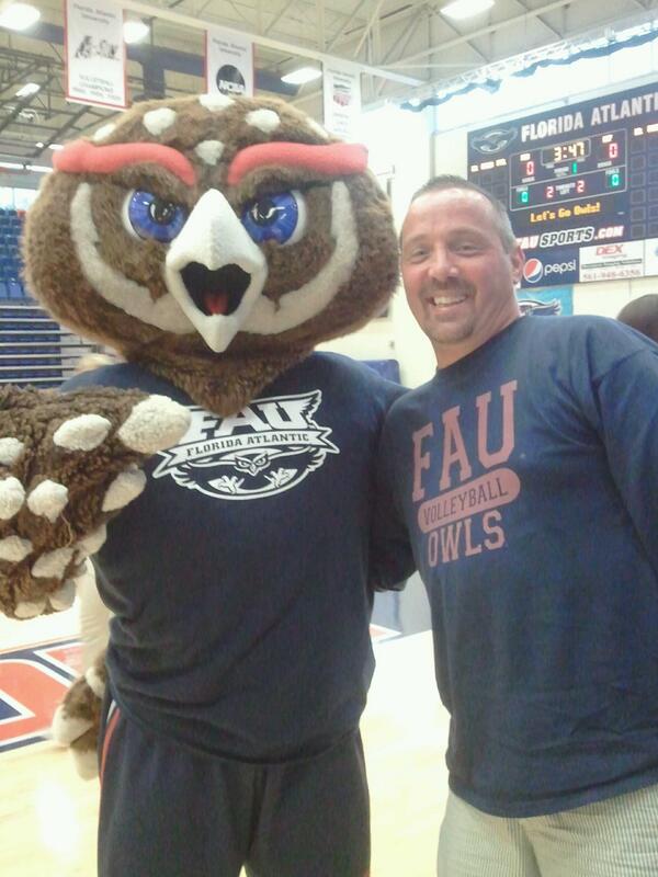 papawoj's tweet photo. I got a new friend in south fla.#thetwofaumascots:-) http://t.co/tHTLvkZkXJ