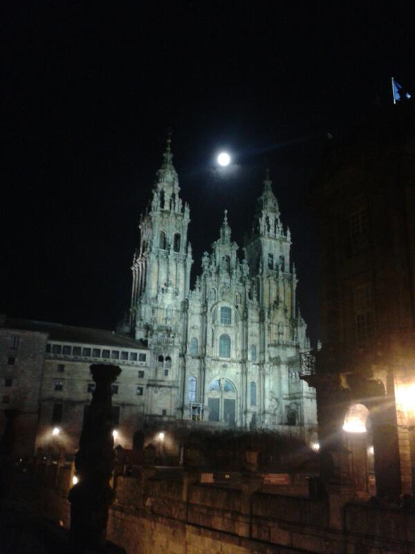 carlamarchi's tweet photo. 1am at Santiago de Compostela for the SMASH2013 http://t.co/iHqagVN8fY