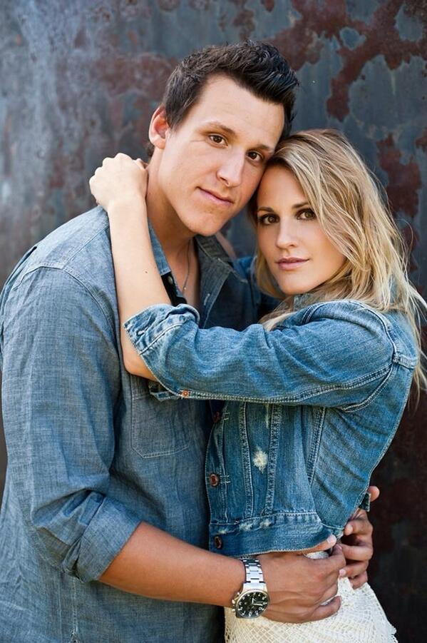 amandaistahl's tweet photo. Another one from the engagement shoot with Lindsay Nickel Photography. @Stahlly7 #hescute #imlucky http://t.co/vOc3wHeFKV