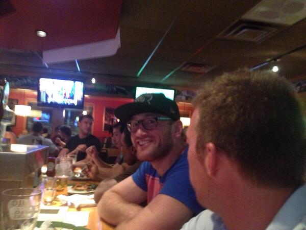 j_sut's tweet image. Dinner with the boys at #applebys