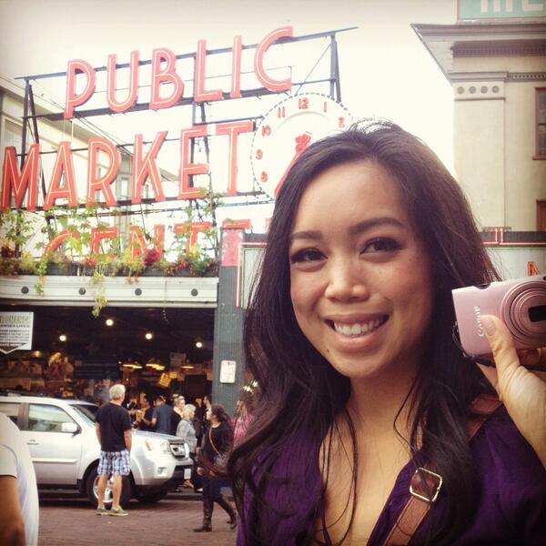 BenjiManTV's tweet photo. One of my favorite spots in #seattle with my favorite person :) @itsjudytime #pikeplacemarket http://t.co/kwJNSQpOv4