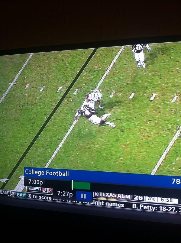 Bryvn_Win's tweet image. @HURDjunior  shark attack! #forcedfumble #sharking