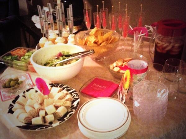 Jana_Meister's tweet image. Yummy food and Champagne Sparklers! #LashBash #HostessWithTheMostest @BenefitBeauty @ipsy