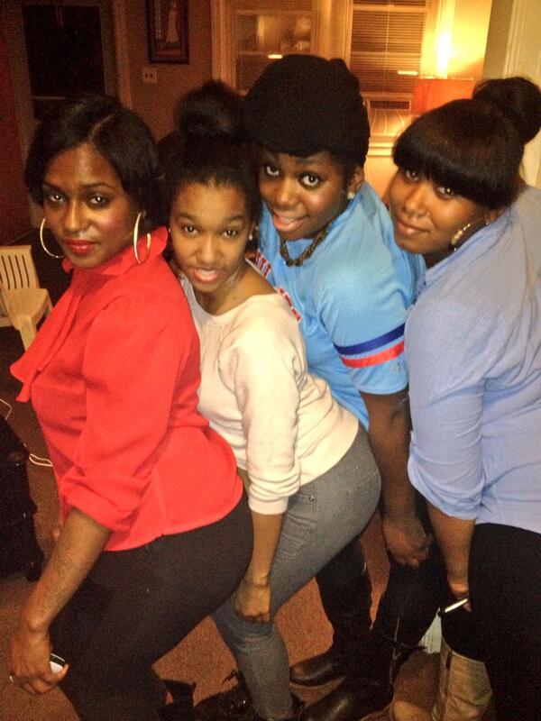 _JusTati's tweet photo. Family Blood, Fuck I need a friend for? An all my bitches Bad, ❤️ http://t.co/HZRznKVYLG