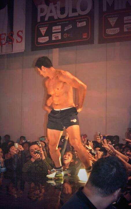 itzmealfie's tweet image. The naughty @AndrewWolff_  #CosmoBachelorBash2012