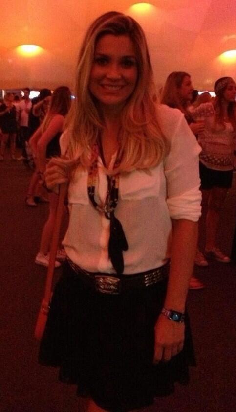 rockinrio's tweet photo. Na Cidade do Rock! Você está acompanhando? #RockInRio #EuVou2013 com @FlaviaAleReal http://t.co/8TtpD9Cohv