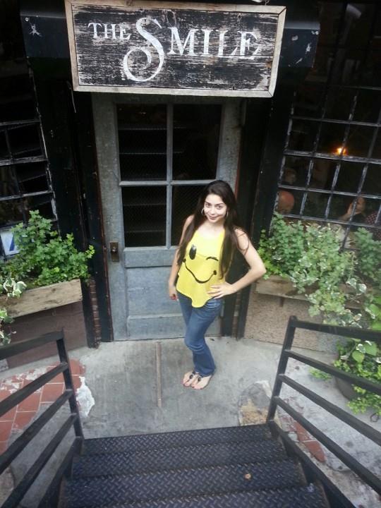 BerryLuscious's tweet photo. quirky clothing correspondence for brunch at @thesmilenyc - #smileyfaceshirt #thesmile #cute #itwasplanned http://t.co/IBreXeSN9Q