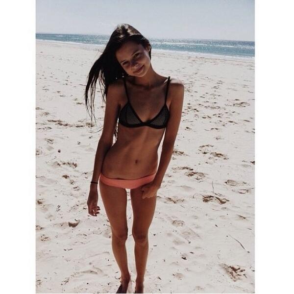 PerrieEOffic's tweet image. How perfect is @Zoe1DLove !? FOLLOW HER AND I'LL FOLLOW YOU!