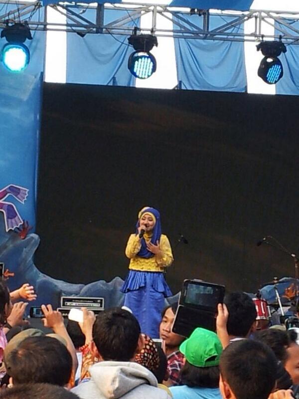 ancoltmnimpian's tweet photo. Aksi fatin di penutupan Kalbe Junior Science Fair #KJSF2013 #Ancol http://t.co/2VsFw5TOJa