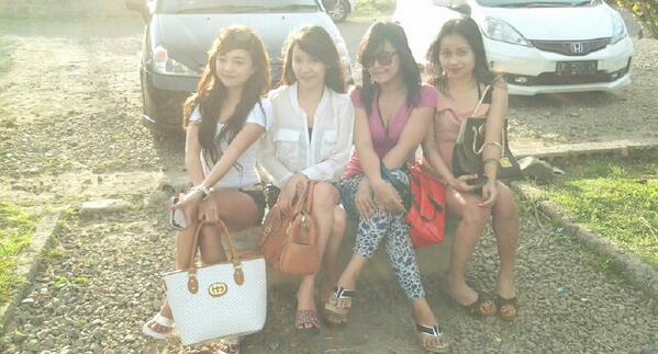 Holiday yeyeyyeyee :*  @erlyasary <a href="/amenita_tha/">Amenita HermOzha</a> <a href="/ochaaryani1/">ocha | HermOzha</a> <a href="/cika_cute1/">Cikha  Hermozha</a>