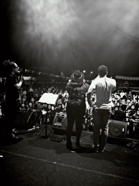 twotripleO's tweet photo. Kmrn seruuu.. Terima kasih @cosmic_2013 udh ngundang kita, kalian luar biasa ;)) http://t.co/aWTIzYfYyB