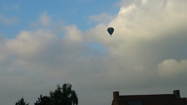 balloonhunterrj's tweet photo. De PH-BOE komt zojuist voorbij http://t.co/pF265ZgeeN