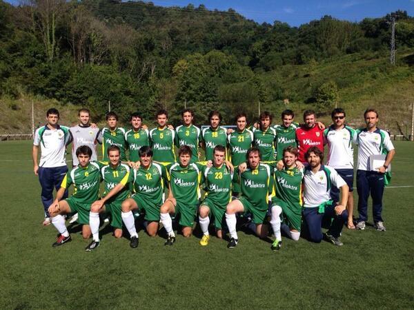 beriofutbol's tweet photo. Foto del equipo!! Aquí podéis ver la nueva equipacion q os parece? http://t.co/gDqmsMcral