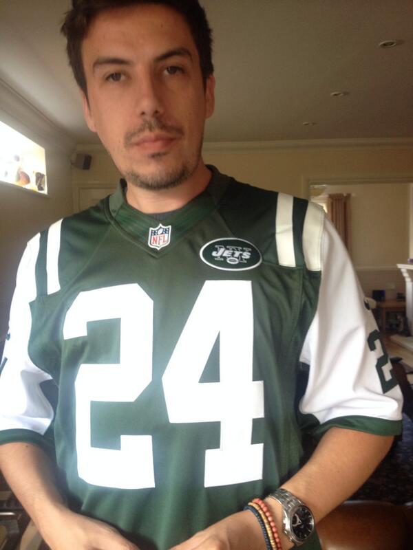 Sarson_T's tweet photo. @benadams79 can I come watch #NFL with you now @CBailey31 #woopwoop http://t.co/laCE4lQxEy