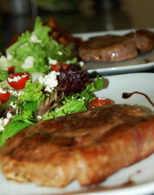 PinotagePepper's tweet photo. delicious #sirloin #steak @PinotagePepper @flavoursofcape @worcestertouris @WorcWineRoute http://t.co/ebW4ejofxf