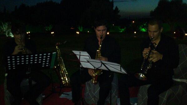 Vulkanoshow's tweet photo. Compartiendo ayer escenario con el Trio Titanic!!! Que hundieron la boda...jajaja Grandes!!!!!! http://t.co/RN9l9bXTtA