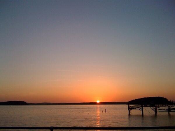 greenebuuddy's tweet photo. #outyourwindow Sunrise Bar Harbor Maine http://t.co/V7hT3DS4qu