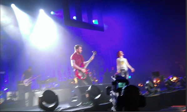 bethxnyp's tweet photo. this is probably the least blurry picture i took last night http://t.co/xy6HJ8PnLs