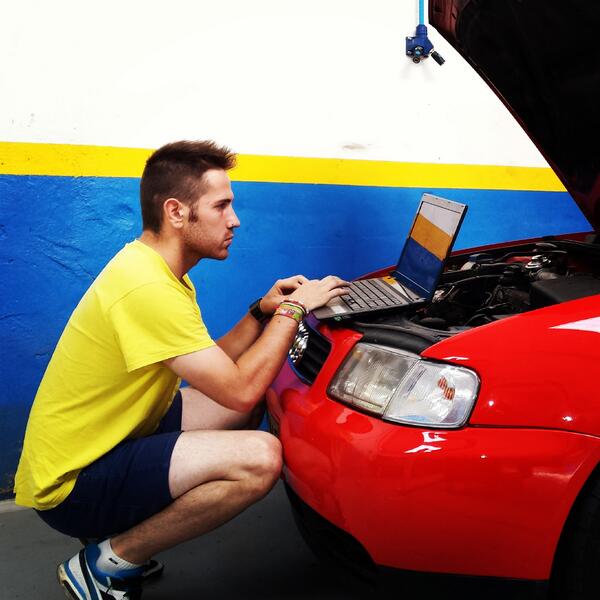 marcosalberite's tweet photo. #ESITronic #audiS3 http://t.co/CpycWag1Qv