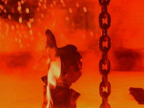 が親指を立てながら溶鉱炉に沈んでいくシーン 2ページ目 Togetter