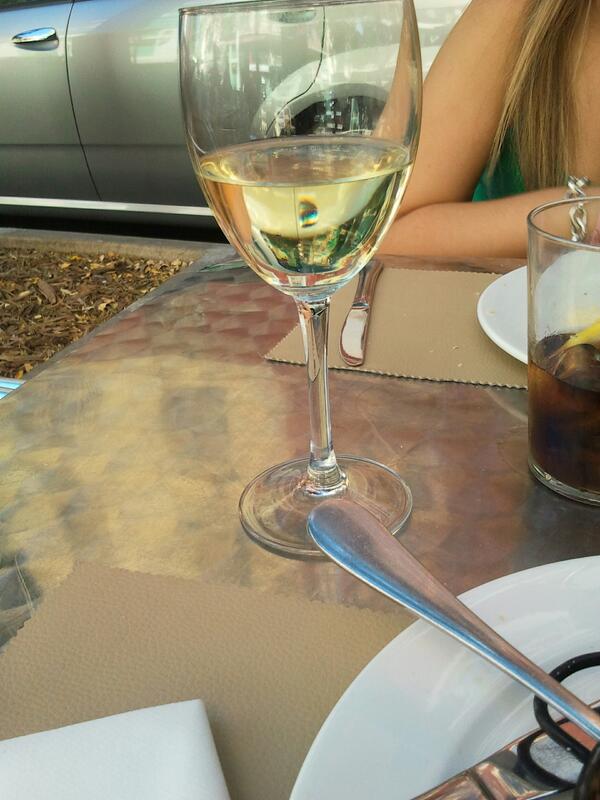 sanpa4's tweet photo. Madrid... #lovemadrid @silvibilbi  @smoreno24  #sister #gabriel http://t.co/3mdUQmyynm