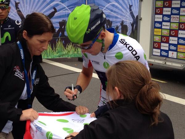 Skids KOM leader signs up behind the podium