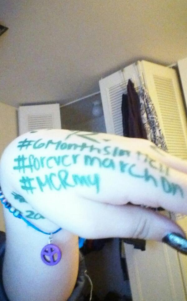 _serena__g's tweet image. MCR hand 4: #6MonthsInHell #ForeverMarchOn #MCRmy