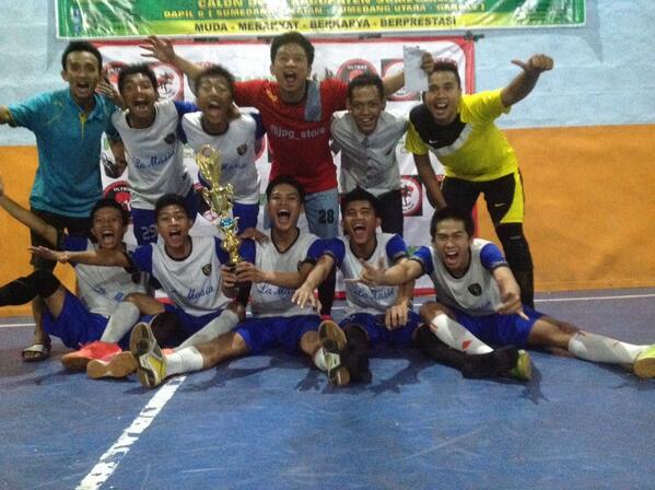 official_afs's tweet photo. @LaMasia_Futsal dengan coach @bezzonndrugger http://t.co/AaocGzfCrr