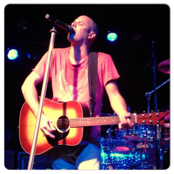 kv0826's tweet photo. First time seeing @GBLeighton at Bunkers Friday night. Just became a fan.  <3 http://t.co/8mJmvvPEQ2