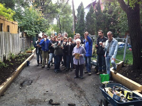 Merci ARHOMA pour le café et le muffin dans notre ruelle verte! #homa #hochelaga #montreal