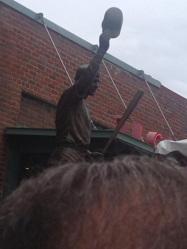 GordonEdes's tweet image. The statue