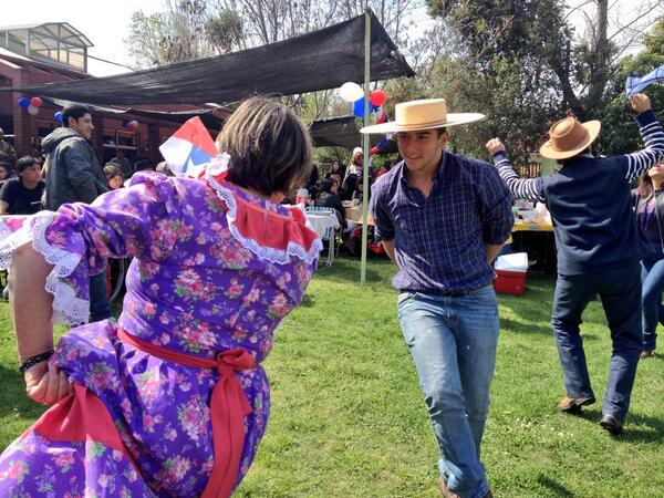 ibpap's tweet photo. El Pastor Bobby Carter pregunta quién estuvo en la celebración de las Fiestas Patrias la semana pasada - como 50% http://t.co/5imgTVPGK4
