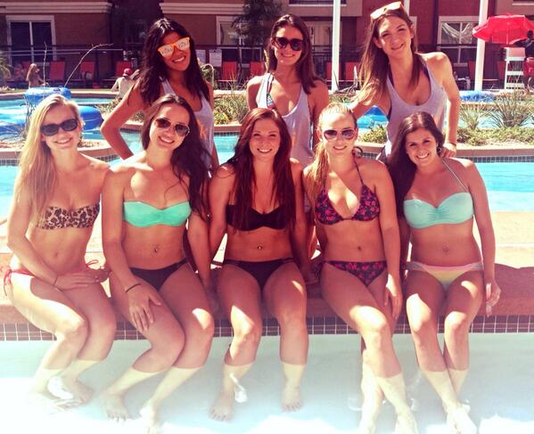 FrikiGroup's tweet image. We had such a fun time passing out Popsicles at the District - thanks for joining us ladies! #asu #thedistrict