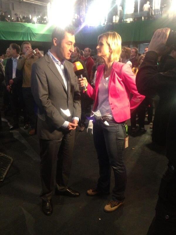 #grünen parteichef oezdemir: wenn Merkel mit uns Gespräche führen will, dann machen wir das auch. #btw13 #ZDFWahl