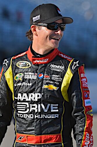 JeffGordonWeb's tweet photo. Retweet if you're ready for racing @NHMS. Race updates -> @DanGuffey. @Drive2EndHunger #24 starts P3. #NASCAR #Team24 http://t.co/xanbHP0Ksq