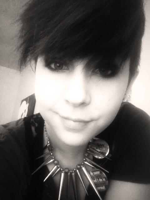 Lainey6_10's tweet photo. I love cutting my own hair ☺✂ http://t.co/t54uqefZfl