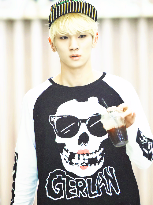 soojmblo's tweet photo. #Happy23rdKeyDay hepi besdei ma future husband ! Ma laf ! Ma destiny ! And ma everything !! ♥♥♥♥♥ http://t.co/wdhEqims1N