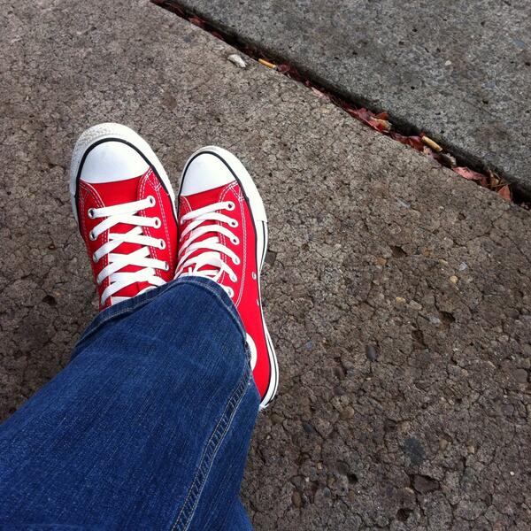 FlorentineQuill's tweet image. Breaking in my Converse (and inserts) with a run to the bus to meet @frodosweetie and @BattlePoet for #firewho :)